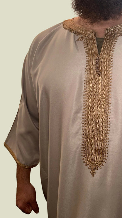 Beige Moroccan thobe with copper embroidery –  close up view | Marwa London