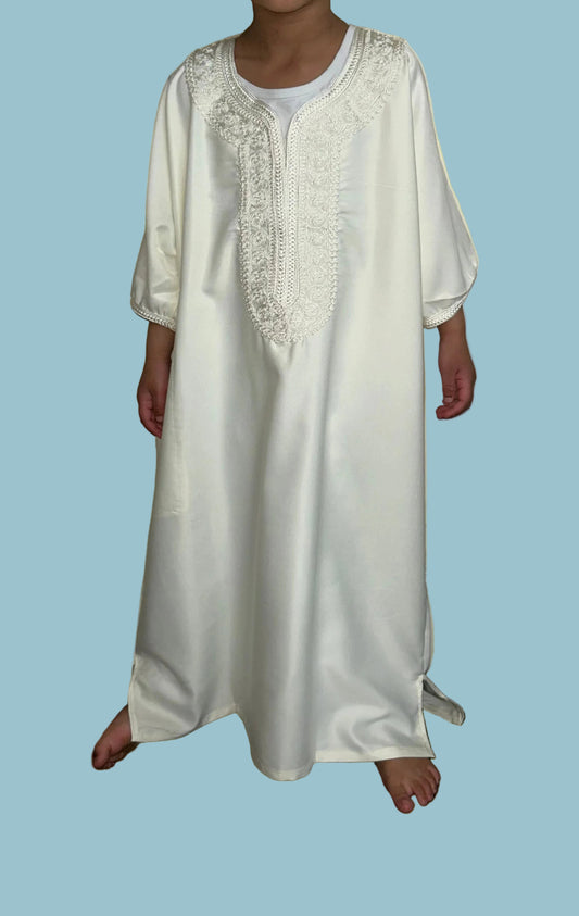 Boys' full classic white Moroccan thobe front view