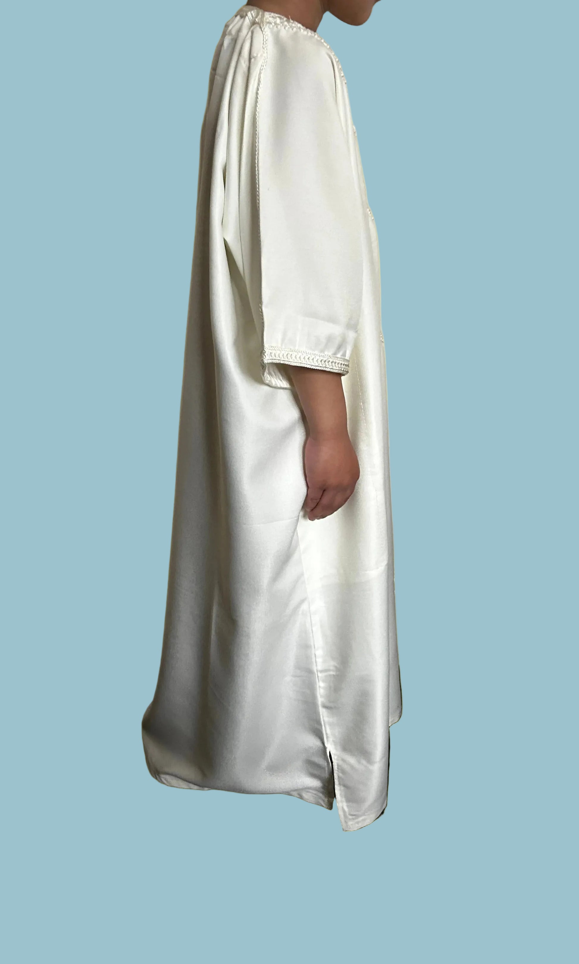 Boys' full classic white Moroccan thobe – side view