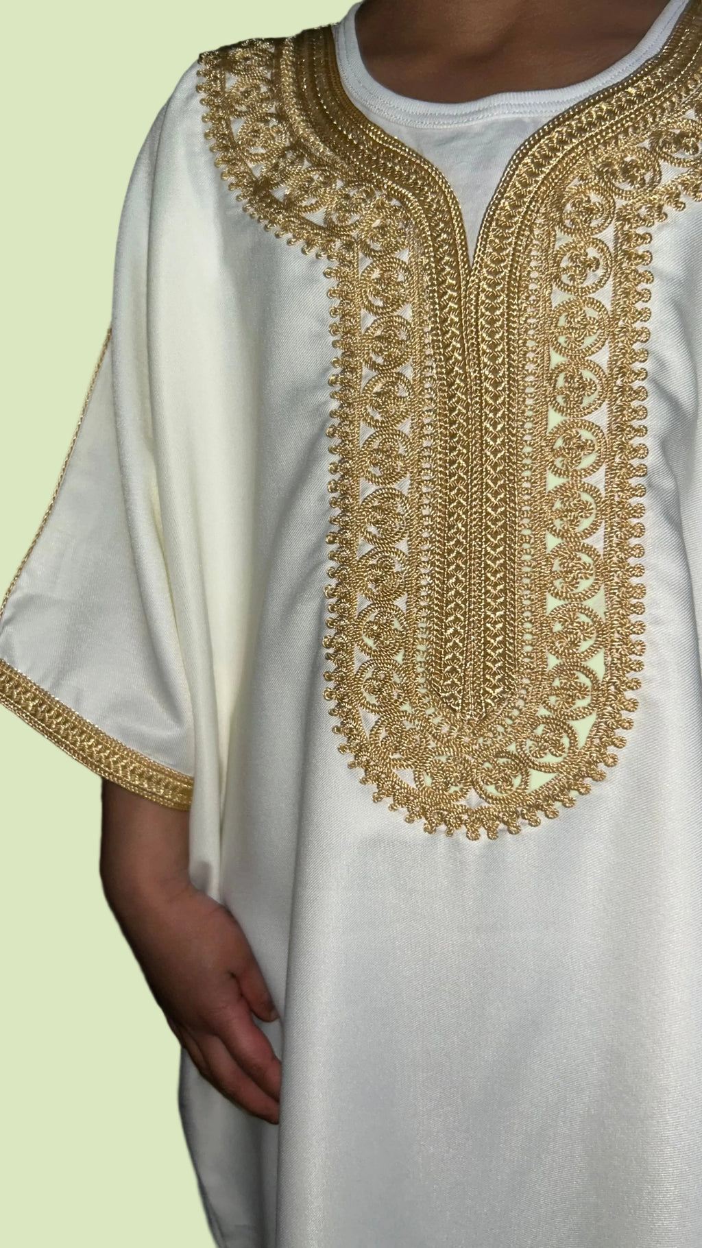 boys-white-moroccan-thobe-gold-embroidery-closeup