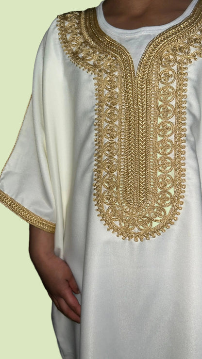 boys-white-moroccan-thobe-gold-embroidery-closeup