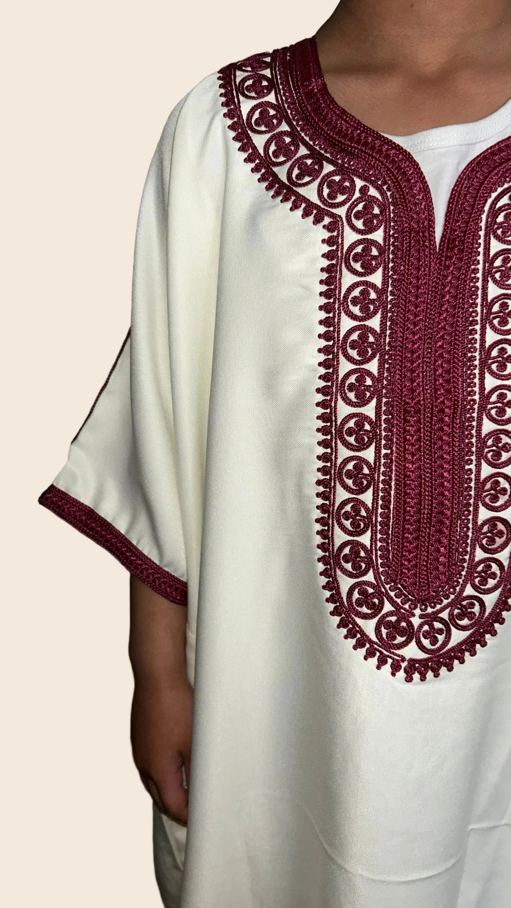 boys-white-moroccan-thobe-maroon-embroidery-closeup-view